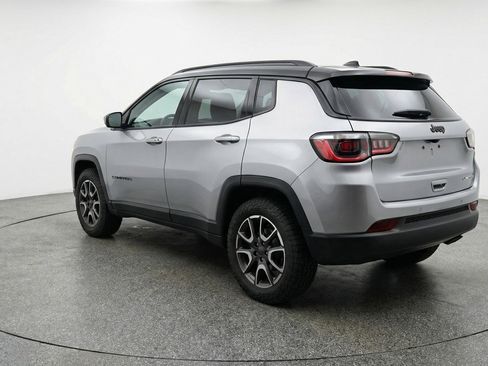 Used 2025 Jeep Compass Trailhawk image 6