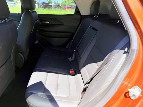 Used 2021 Chevrolet TrailBlazer LT w/ Premium Seating Package FWD image 12
