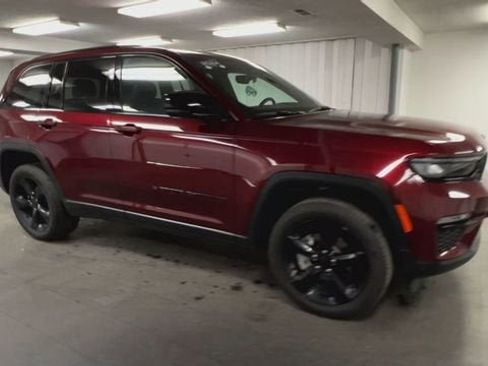 Used 2024 Jeep Grand Cherokee Limited w/ Black Appearance Package image 2