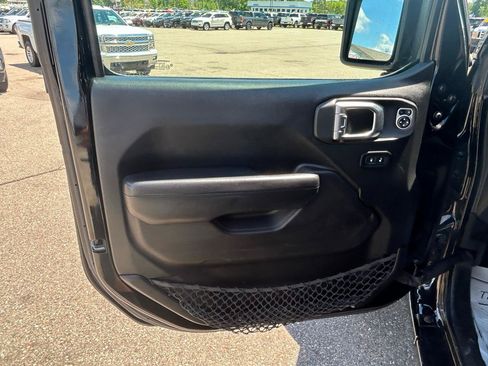 Used 2019 Jeep Wrangler Unlimited Sport S AWD/4WD image 14