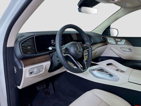 New 2026 Mercedes-Benz GLS 450 4MATIC image 10