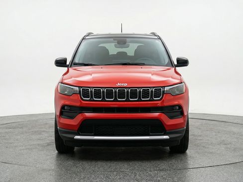 Used 2025 Jeep Compass Limited AWD/4WD image 2