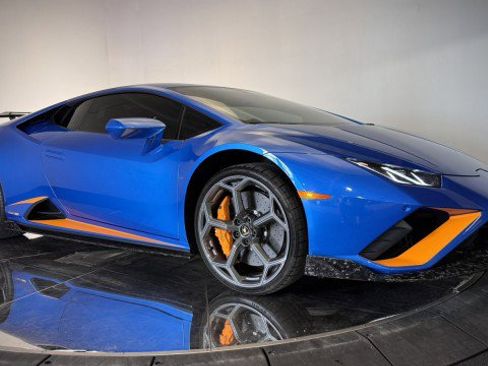 Used 2021 Lamborghini Huracan EVO image 7