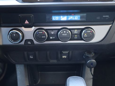 Used 2023 Toyota Tacoma SR AWD/4WD image 31