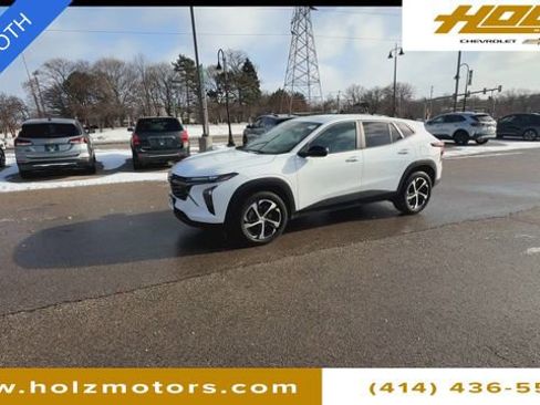 Used 2024 Chevrolet Trax RS w/ Driver Confidence Package image 4