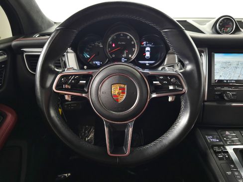 Used 2015 Porsche Macan Turbo image 17