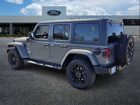Used 2021 Jeep Wrangler Unlimited Sahara image 3