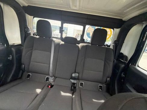Used 2022 Jeep Gladiator Sport AWD/4WD image 17