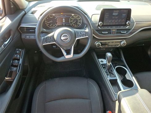 Used 2023 Nissan Altima 2.5 SV image 11