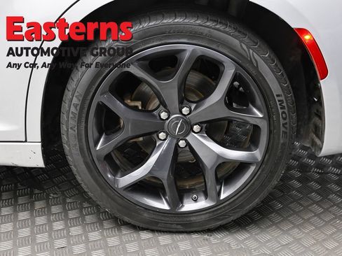 Used 2023 Chrysler 300 S RWD image 8