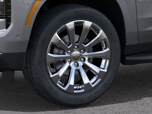 New 2026 Chevrolet Suburban Premier image 9