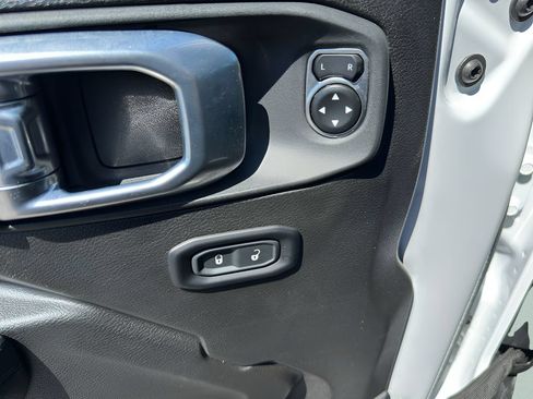 Used 2024 Jeep Gladiator Sport AWD/4WD image 12