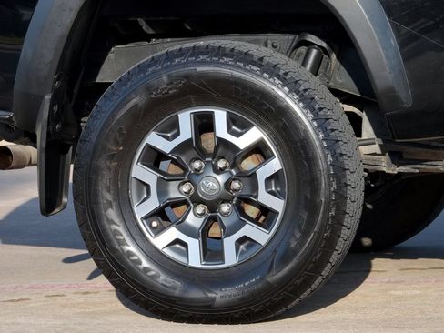 Used 2016 Toyota Tacoma TRD Off-Road AWD/4WD image 30