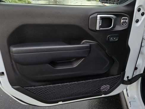 Used 2024 Jeep Wrangler Unlimited Rubicon image 10