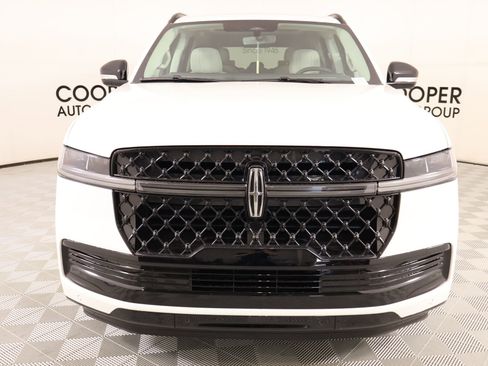 New 2026 Lincoln Navigator Reserve AWD/4WD image 10