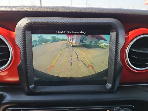 Used 2019 Jeep Wrangler Unlimited Rubicon w/ Dual Top Group AWD/4WD image 25