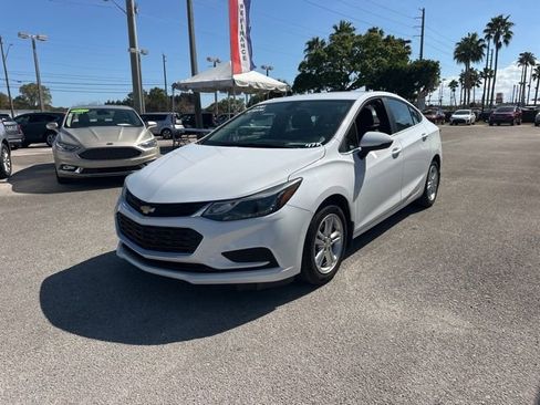 Used 2018 Chevrolet Cruze LT w/ Convenience Package image 2