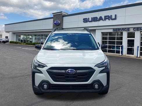 Certified 2025 Subaru Outback Premium AWD/4WD image 2