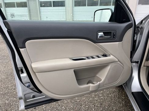 Used 2011 Ford Fusion SEL w/ 302A Rapid Spec Order Code image 16