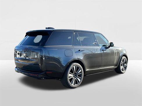 New 2025 Land Rover Range Rover SV image 4
