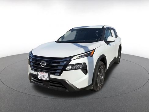 Used 2025 Nissan Rogue SV image 7