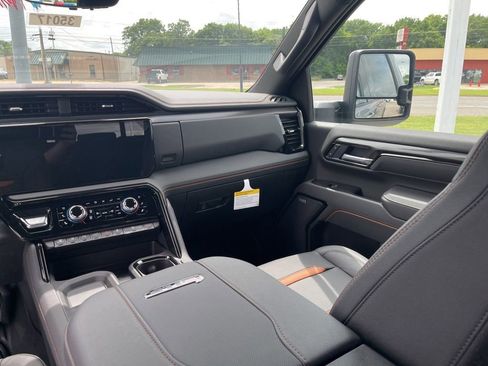 New 2026 GMC Sierra 2500 AT4 w/ AT4 Premium Plus Package AWD/4WD image 24