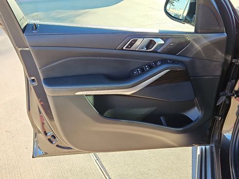 Used 2023 BMW X5 sDrive40i w/ Climate Comfort Package image 14