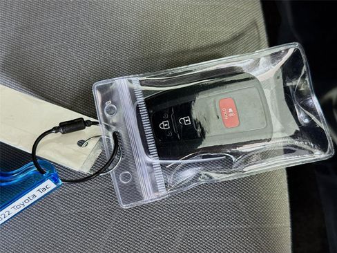 Used 2022 Toyota Tacoma TRD Off-Road RWD image 21