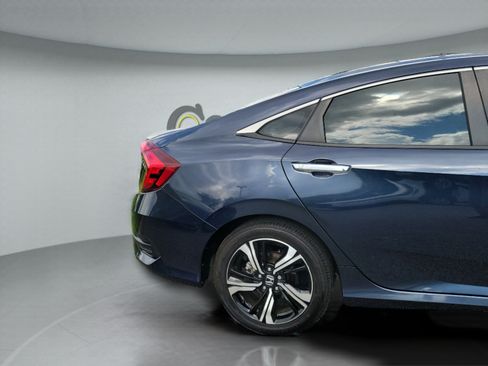 Used 2017 Honda Civic Touring image 14