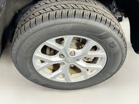 Used 2023 Jeep Grand Cherokee Limited AWD/4WD image 30