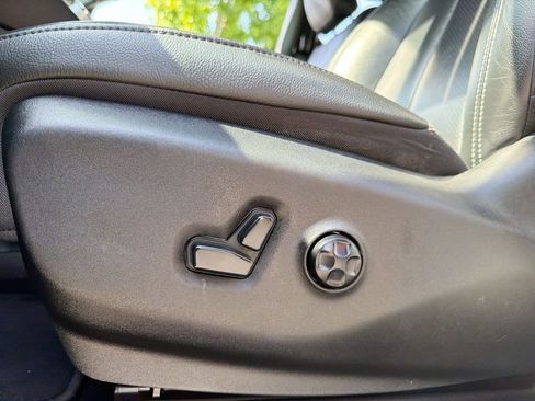 Used 2020 Chrysler Pacifica Touring-L w/ S Appearance Package FWD image 14