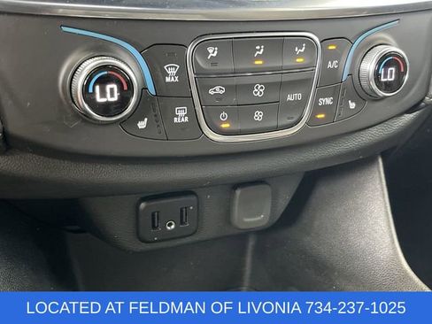 Used 2023 Chevrolet Traverse LT FWD image 17