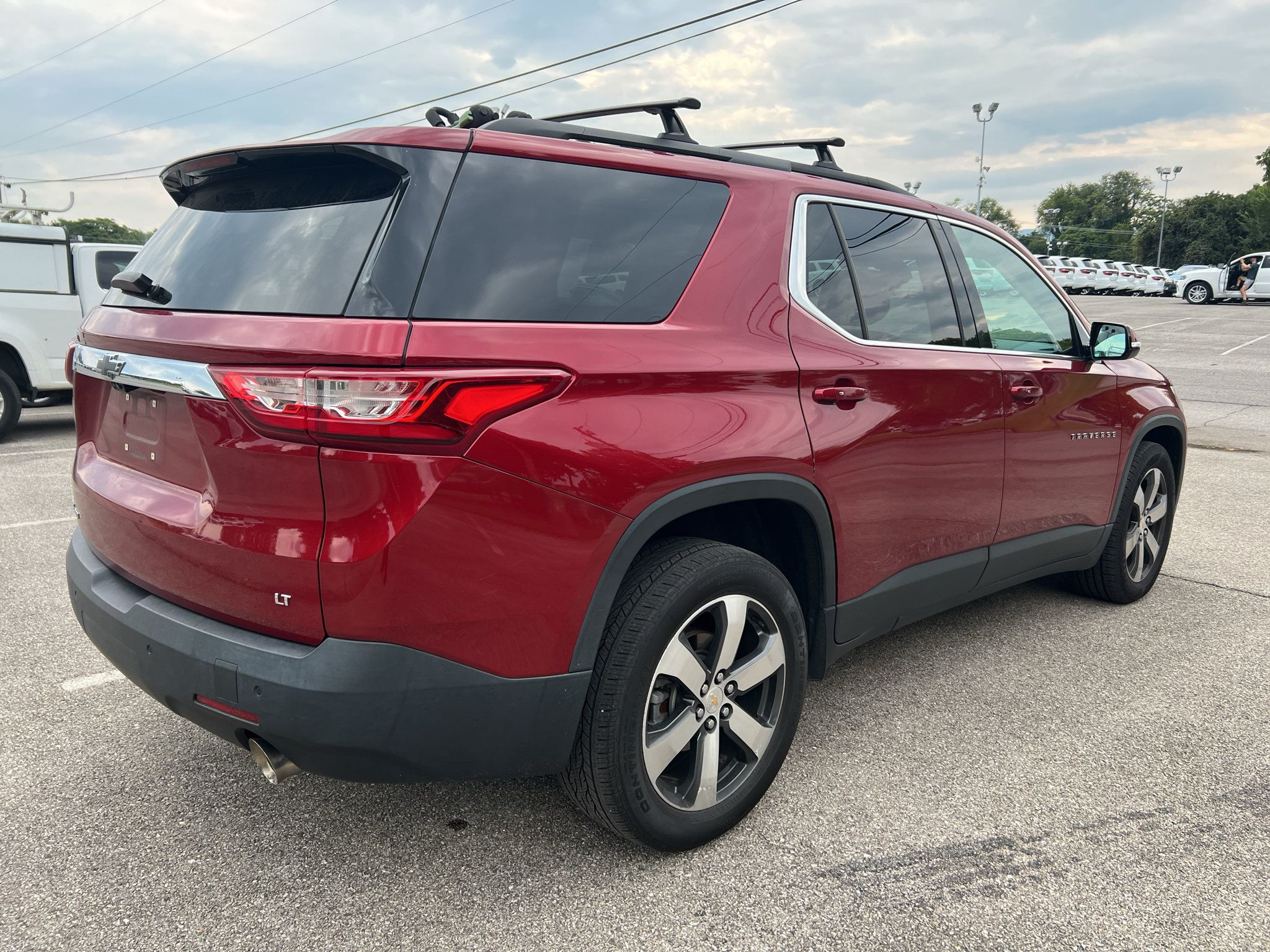 Used 2019 Chevrolet Traverse LT w/ LT Premium Package AWD/4WD image 3