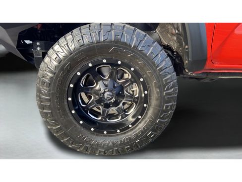 Used 2017 Toyota Tacoma TRD Off-Road w/ Premium & Technology Package AWD/4WD image 20