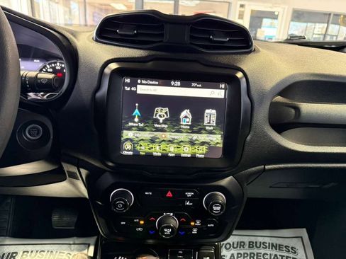 Used 2023 Jeep Renegade Latitude image 16