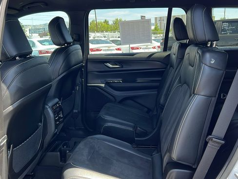 Used 2024 Jeep Grand Cherokee L Altitude image 13