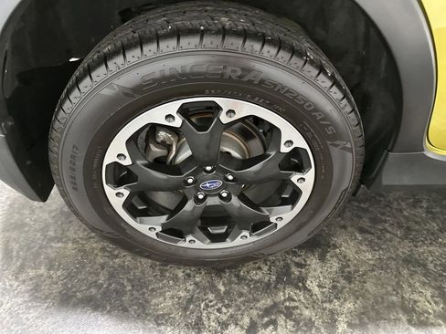Used 2021 Subaru Crosstrek 2.0i Premium w/ Moonroof Package AWD/4WD image 5
