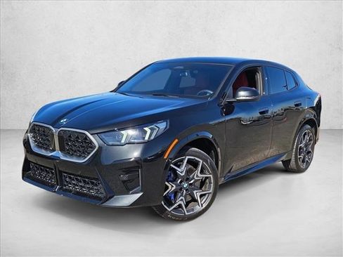 Used 2025 BMW X2 xDrive28i w/ M Sport Package AWD/4WD image 1