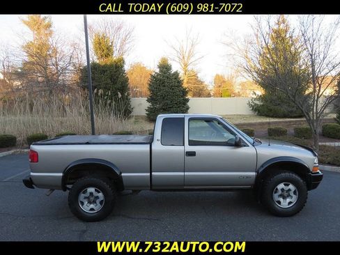 Used 1998 Chevrolet S10 Pickup LS w/ Preferred Equipment Group image 4