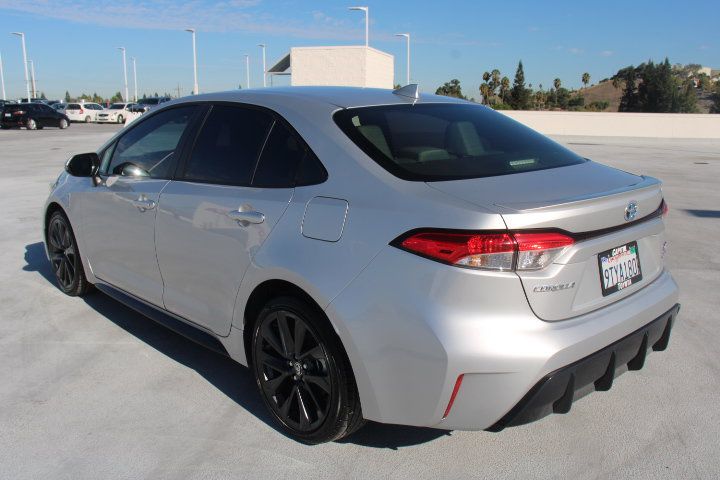 Used 2025 Toyota Corolla SE FWD image 5