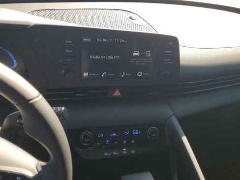 Used 2025 Hyundai Elantra Sport image 24