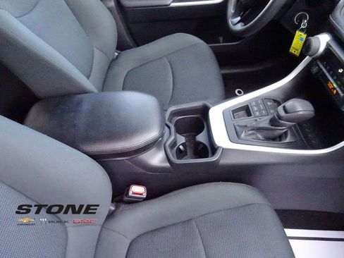 Used 2021 Toyota RAV4 LE w/ Carpet Mat Package (TMS) image 18