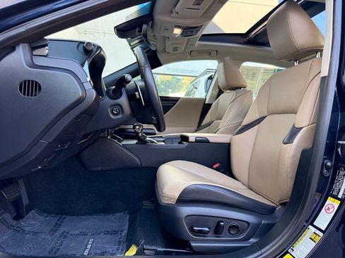 Used 2019 Lexus ES 350 Premium w/ Premium Package image 16