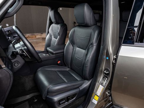 Used 2024 Lexus GX 550 image 30