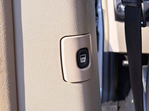 Used 2016 Chrysler Town & Country Limited w/ Trailer Tow Group image 26