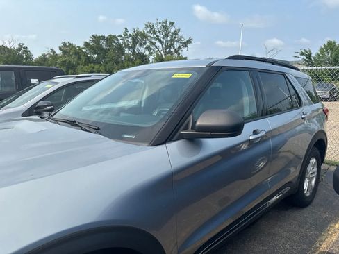 Used 2021 Ford Explorer XLT w/ Equipment Group 202A AWD/4WD image 27