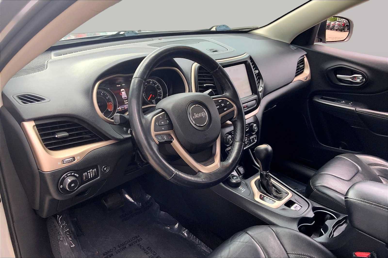Used 2015 Jeep Cherokee Limited w/ Luxury Group AWD/4WD image 18