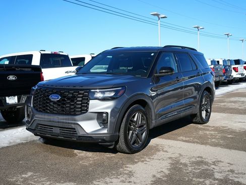 Used 2025 Ford Explorer ST-Line w/ ST-Line Street Pack image 10
