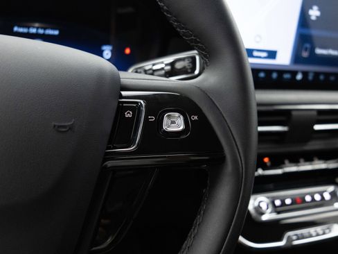 Used 2024 Lincoln Corsair AWD image 41