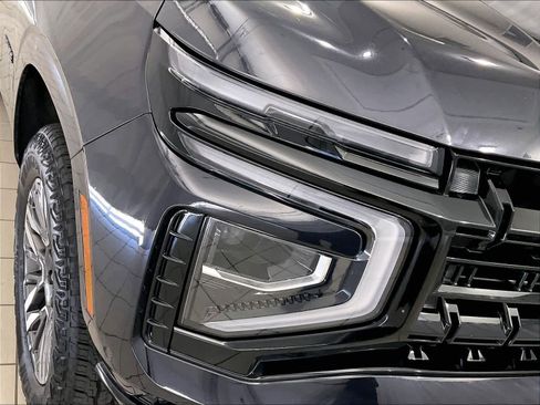 Used 2025 Chevrolet Tahoe Z71 AWD/4WD image 32